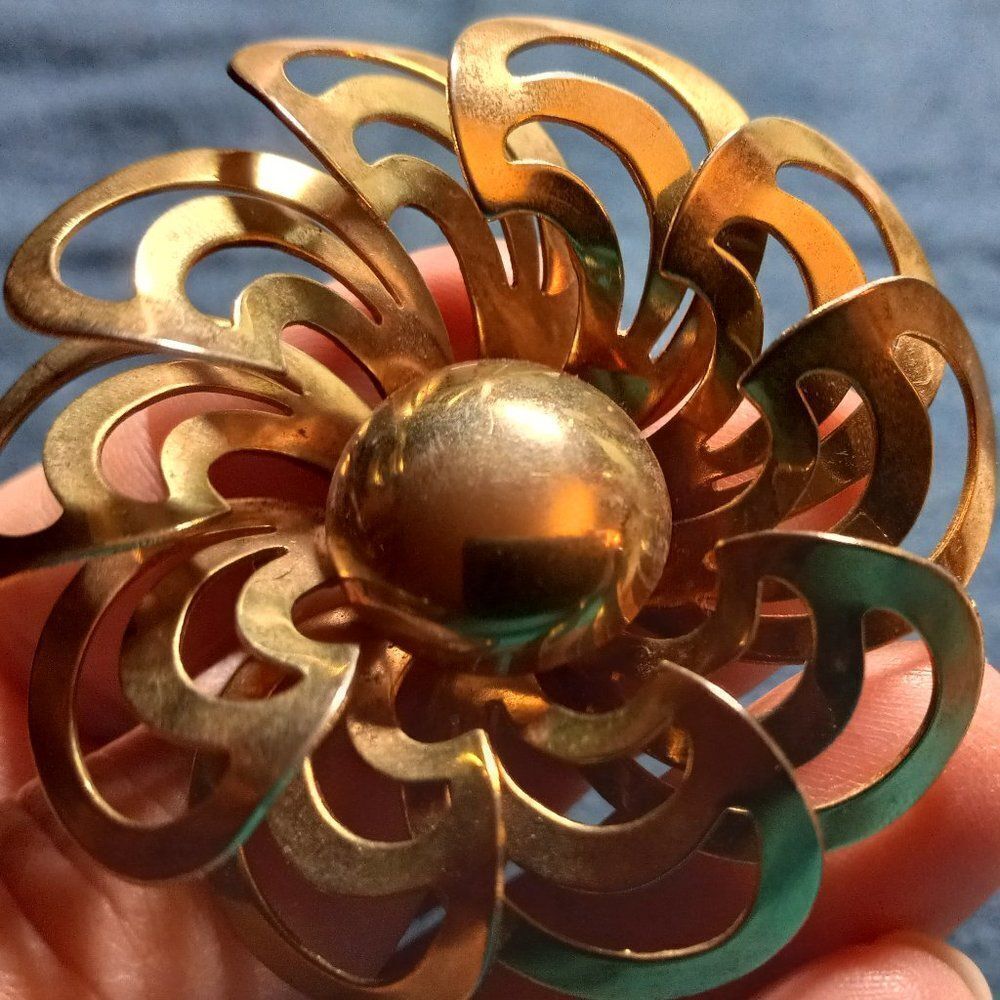 Vintage Gold tone metal, Flower Brooch